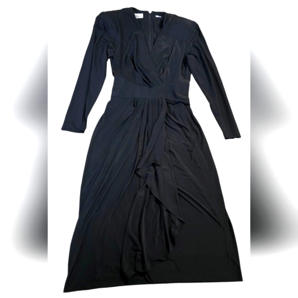 Rimini Black V-Neck Long Sleeve Gown